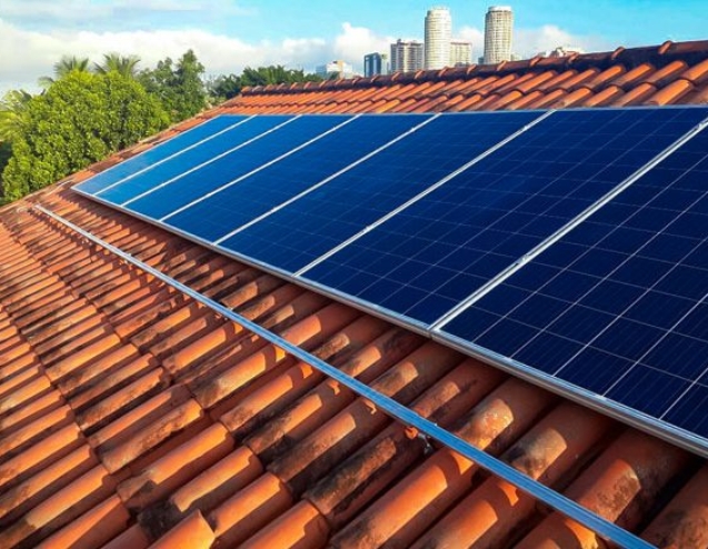 Energia-Solar-Residencial-_-Economia-de-95-e-Retorno-em-4-Anos-645x440